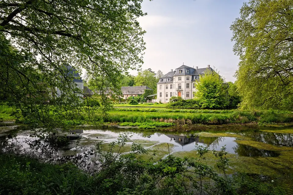 Pays de la Loire, Nantes, Angers, Loire river, castle, vineyard, coast, landscape
