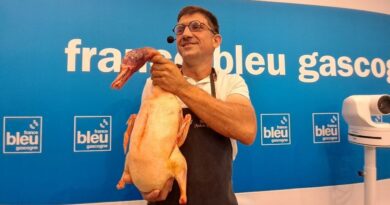 Apprenez l'art de la découpe du canard gras avec Damien Sourbié à Eugénie-les-Bains - ici