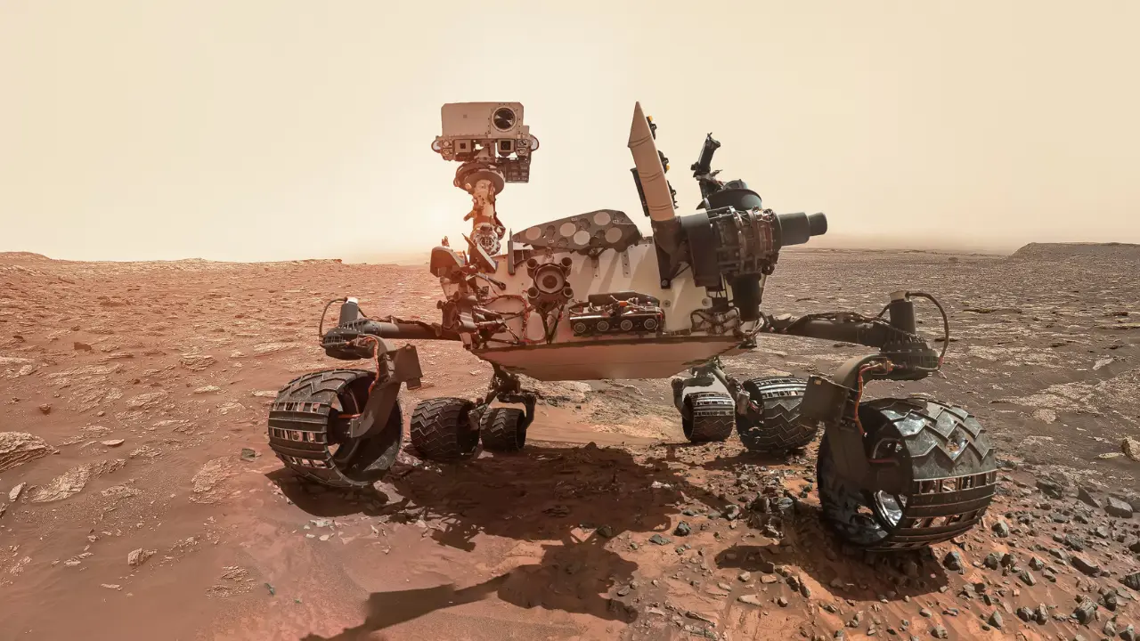 Après 12 ans sur Mars, la NASA montre les dégâts subis par le rover Curiosity
