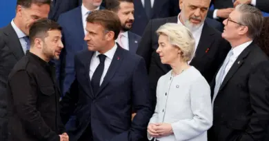 Après le sommet Trump-Poutine, les Européens prêts à « maintenir la pression » sur la Russie, Macron appelle à la vigilance