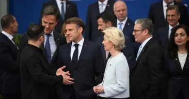 Après le sommet Trump-Poutine, les Européens s'activent pour reprendre la main
