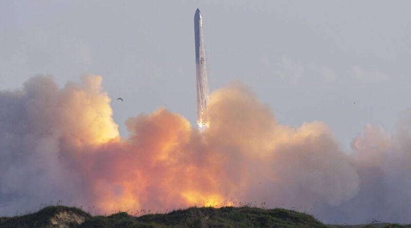 Après une série d'explosions, la mégafusée Starship signe un retour réussi - Le Temps