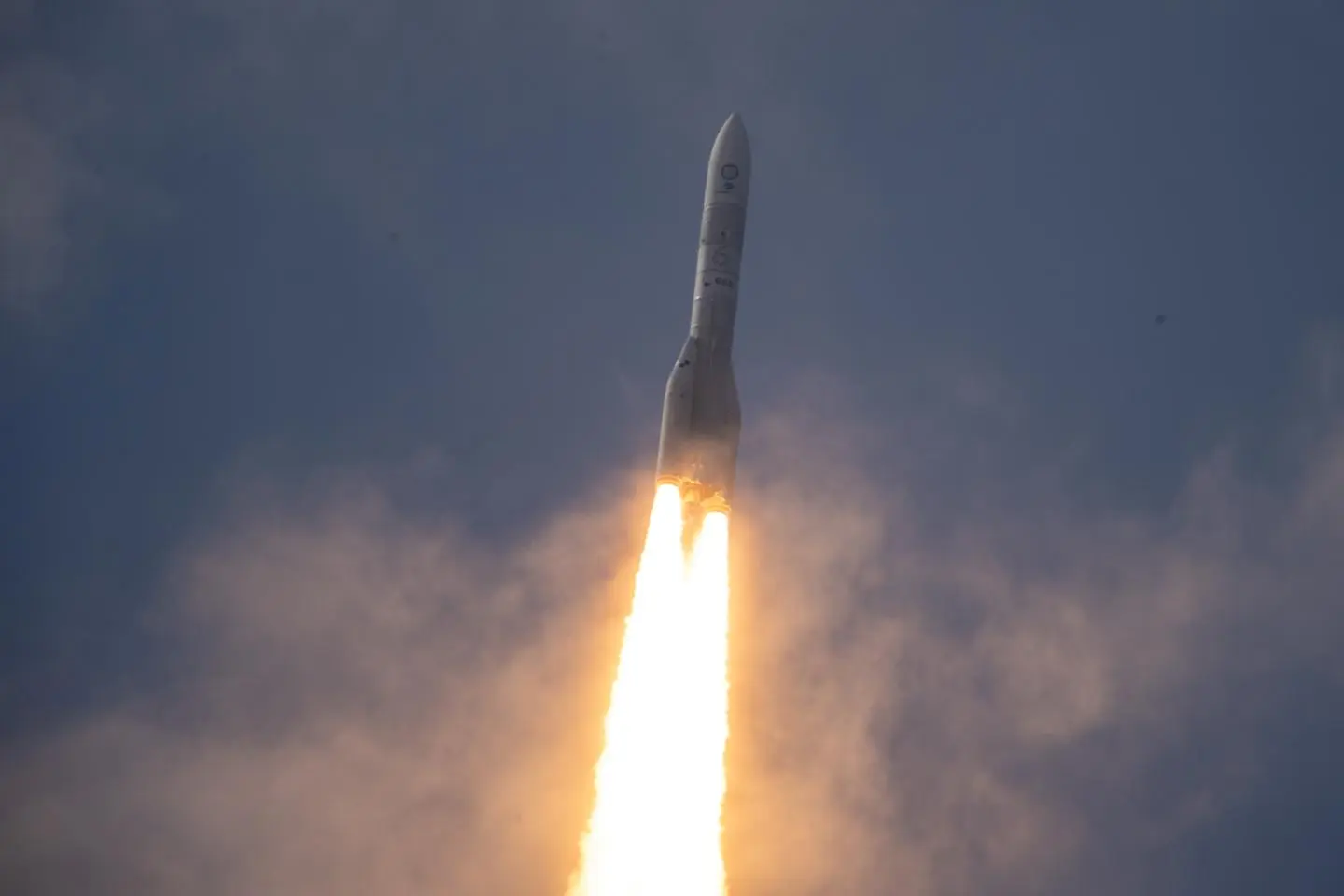 Ariane-6 : décollage réussi en Guyane pour le lanceur européen