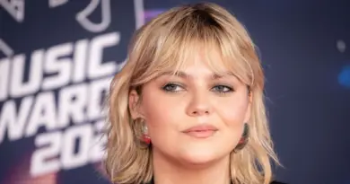 "Arrêtez de parler de son poids", "Belle avec ou sans rondeurs" : Louane dévoile sa silhouette amincie en maillot de bain, ses fans prennent sa défense