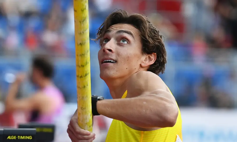 Athlétisme : Armand Duplantis s'offre son 13ème record du monde en franchissant 6,29m