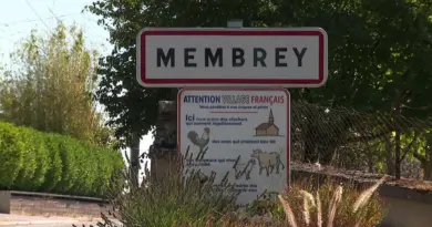 « Attention village français » : Coqs, cloches et tracteurs, ce village bruyant... est fier de l'être
