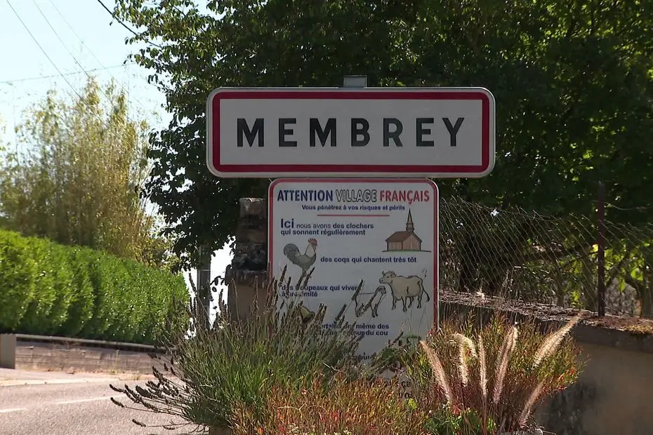 « Attention village français » : Coqs, cloches et tracteurs, ce village bruyant... est fier de l'être