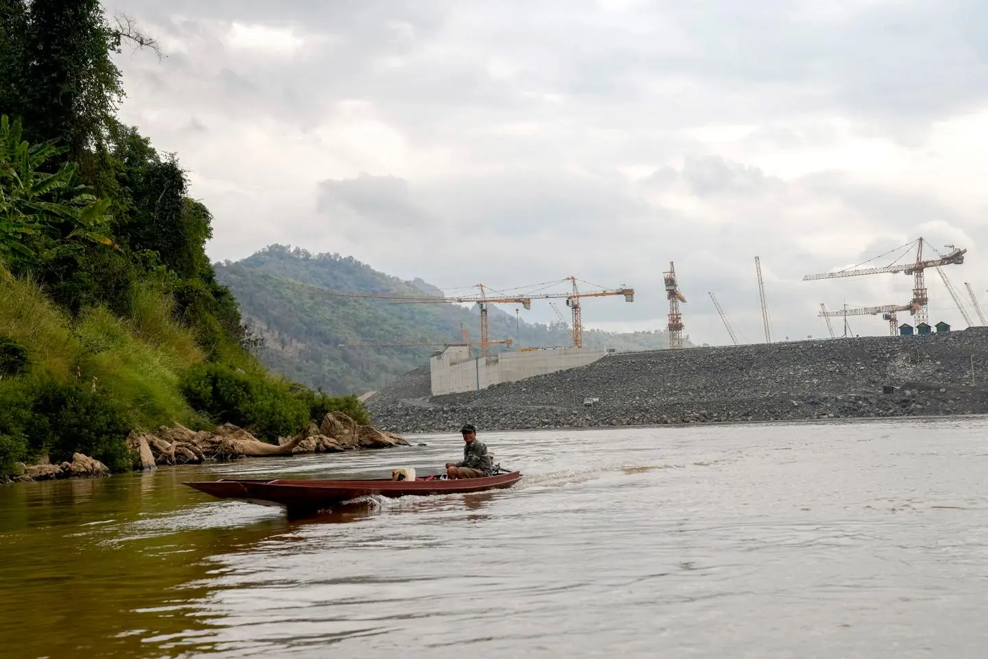 Au Laos, un nouveau barrage sur le Mékong met en péril la biodiversité du fleuve, l’un des plus nourriciers du monde
