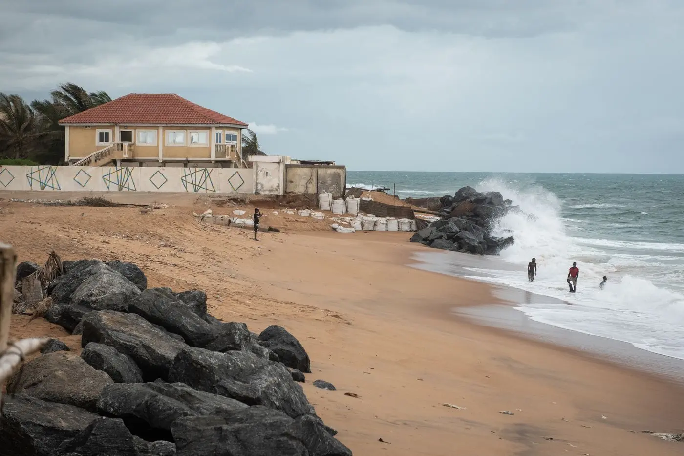 Au Togo, la menace de l’érosion : « La mer mange nos maisons »