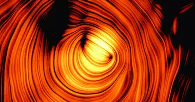 Aux confins de l'Univers, des astronomes ont découvert "l'Oeil de Sauron" qui crache des particules fantômes à travers l'espace