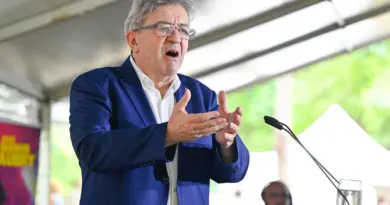 Aux côtés du PS et des Ecologistes, la France Insoumise participera à "Bloquons tout" en guise de tremplin vers la censure