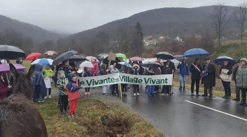 Auxelles-Haut : le maire Arnaud Ziegler annonce une "démission symbolique" contre la fermeture de l'école - ici