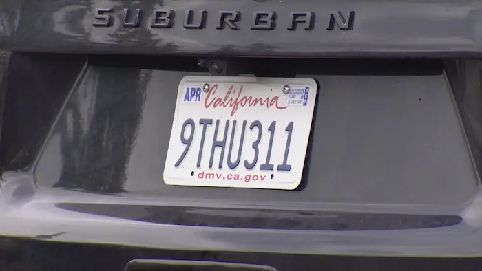 Une plaque d'immatriculation venant de la Californie.