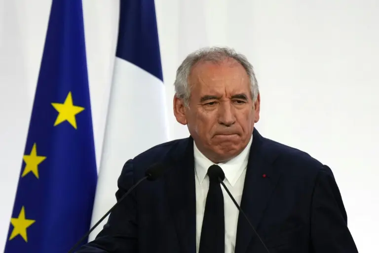 Bayrou en mission impossible face à une chute plus probable que jamais