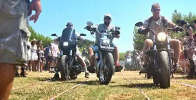 Bécanes en folie et show plein gaz à la Hell’s week jusqu’à ce dimanche soir à la Base nature de Fréjus