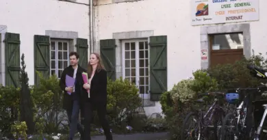 Paul Vannier, député de La France Insoumise (LFI) et Violette Spillebout, députée d