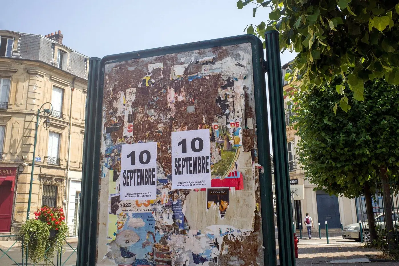 « Bloquons tout » : sur Internet, l’appel à mettre la France à l’arrêt le 10 septembre se propage