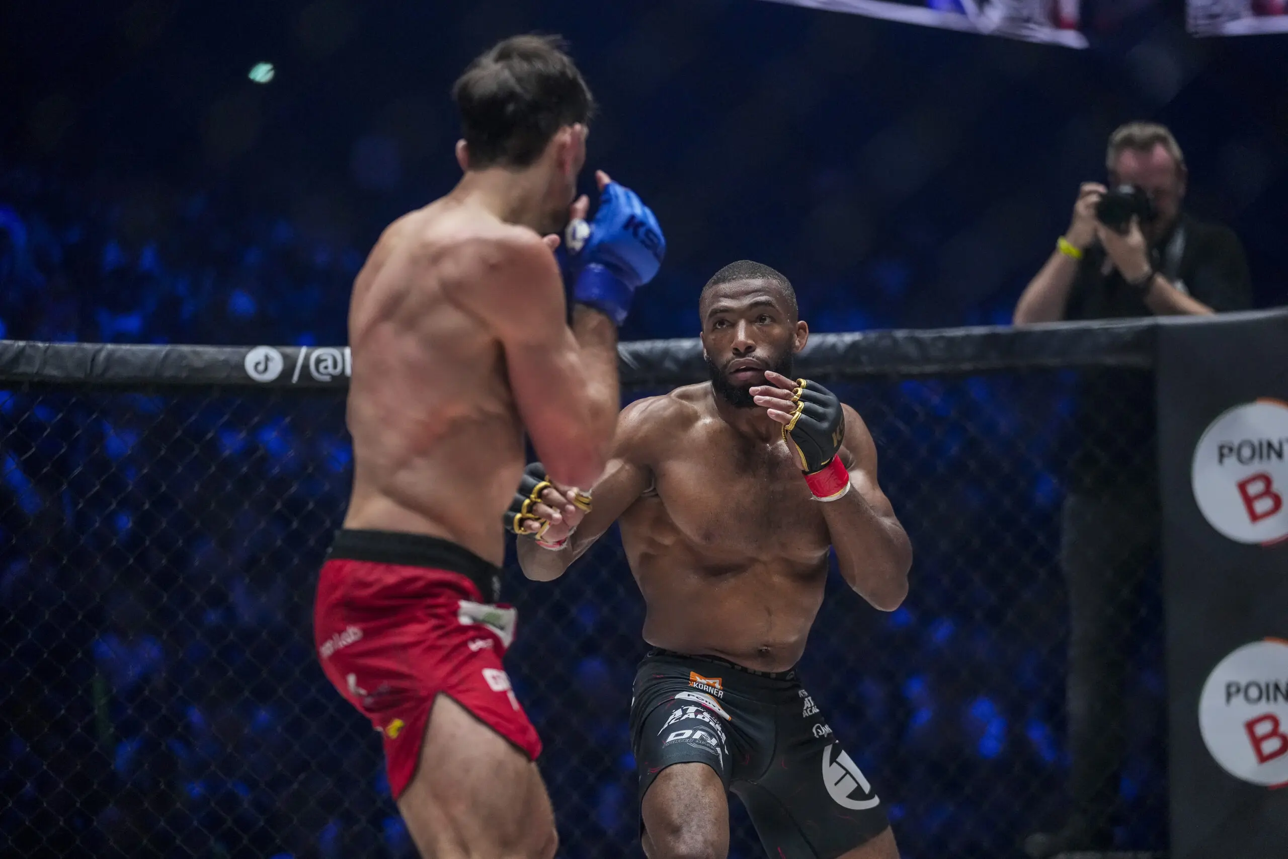 Boxe : un duel d’époques à l’Adidas Arena
