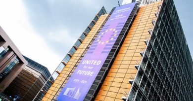 Bruxelles propose de réduire les droits de douane sur les produits industriels et agricoles américains - Euractiv FR