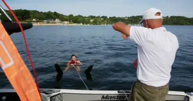 « Ça fatigue, mine de rien ! » : un réveil vivifiant en ski nautique, un lundi matin, sur le lac d’Éguzon