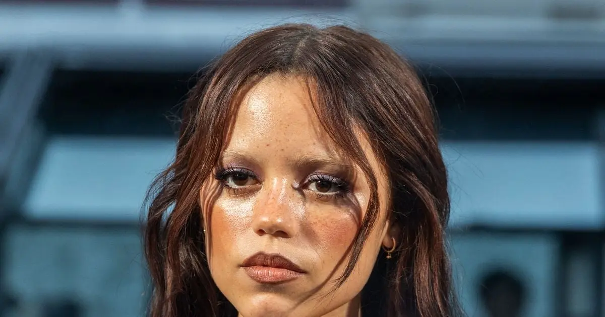 "Cadavérique", "On dirait un squelette" : cette actrice américaine méconnaissable sur ces photos avant/après, les internautes persuadés qu'elle a fait une bichectomie