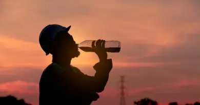 Canicule : arrêter de travailler dès 33 °C ? La proposition choc d’un député LFI face aux risques des vagues de chaleur extrêmes
