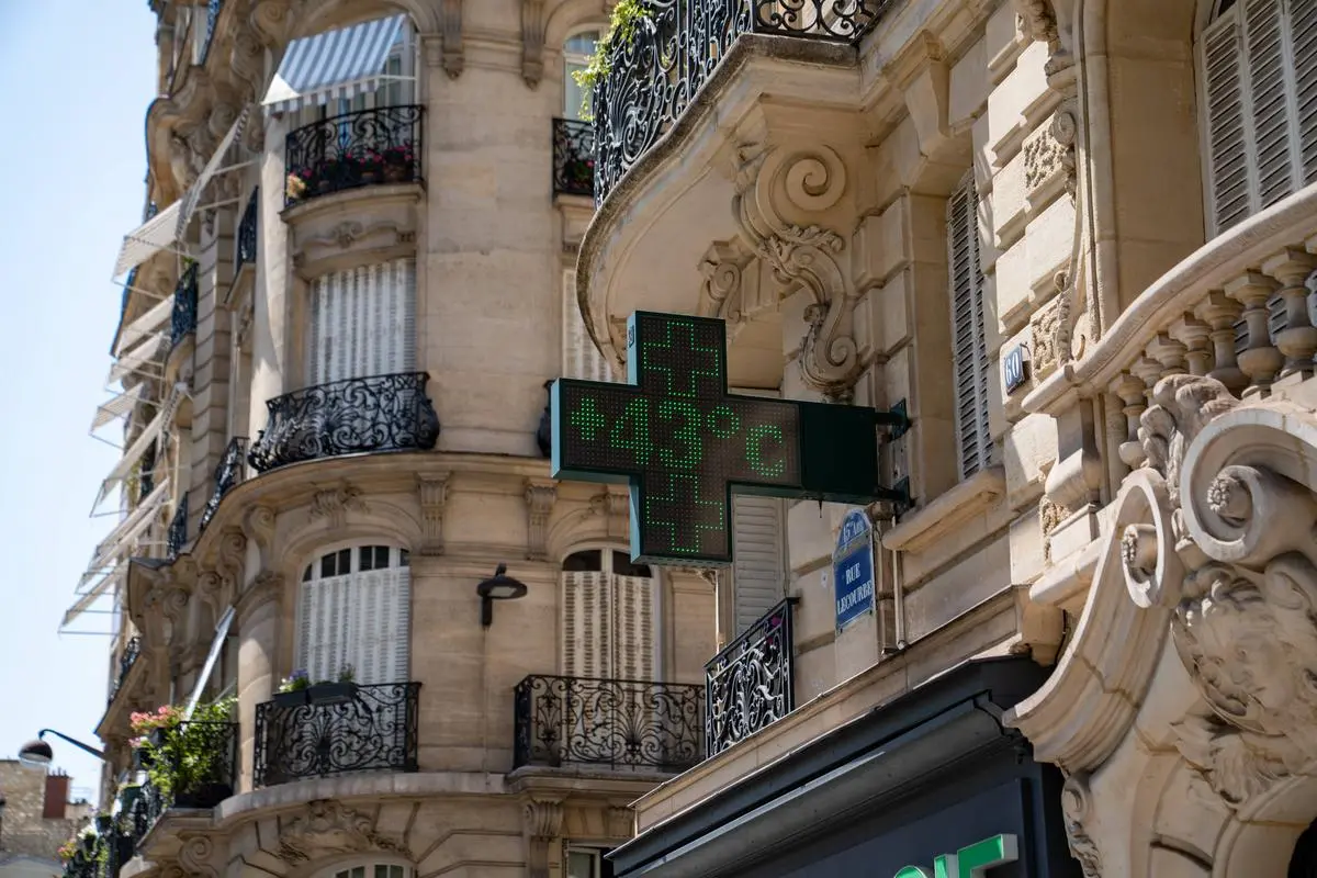 Canicule : la vague de chaleur décline, sept départements restent en vigilance orange