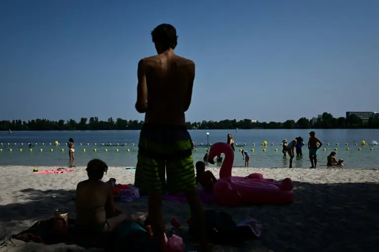 Canicule: le Sud-Ouest voit rouge et le reste du pays suffoque