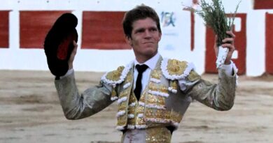 Castella, Borja Jimenez et Curro Diaz « a hombros » à Linares