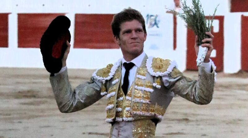 Castella, Borja Jimenez et Curro Diaz « a hombros » à Linares