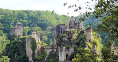 Ce lieu unique de Nouvelle-Aquitaine attire 25 000 visiteurs chaque année grâce à son record mondial de la plus haute densité de châteaux au km²