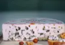 Cent ans et toutes ses saveurs : le Roquefort AOP embarque en TGV inOui