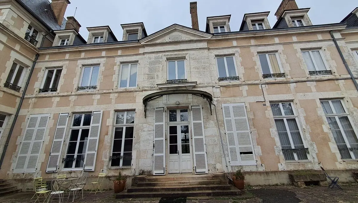 "C'est comme une grosse coloc dans un beau bâtiment" : le château de Vincelles loue des chambres aux étudiants - ici