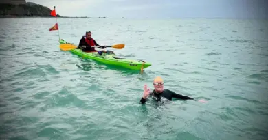 « C’est la mer qui commande » : cet ancien pompier a nagé de Granville jusqu'à Chausey