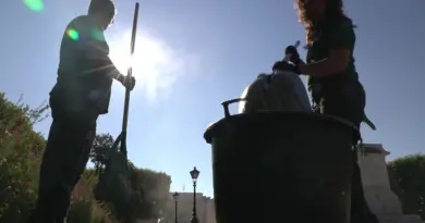 "C'est très différent de chez moi", des étudiantes du Québec viennent travailler l'été dans cette ville du sud, en échange des jeunes partent faire un job en saison au Canada