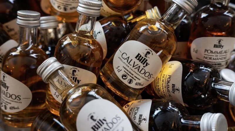 «C’est un coup dur» : avec la taxe Trump, coup de frein pour les ventes de calvados sur le
