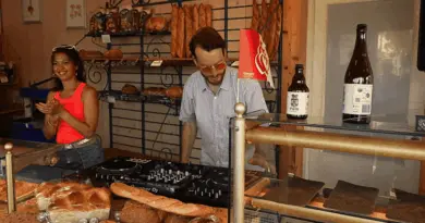 "C’est un peu Ibiza qui vient à nous !" ce DJ enflamme le dance-floor d'une boulangerie en Vendée
