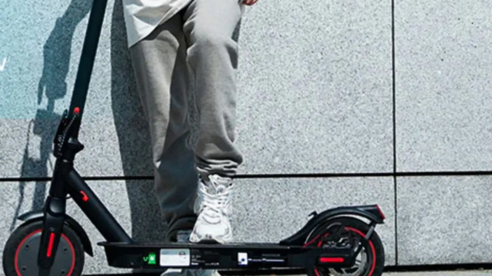 Cette trottinette électrique coûte 116€ (-60%), et le stock disparait à vitesse grand V ☀️