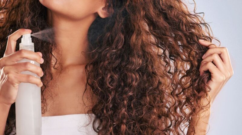 Cheveux abîmés après l’été : les solutions qui fonctionnent contre la sécheresse, la casse et la chute
