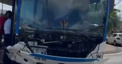 Choc entre une voiture et le BHNS au niveau du feu de Dillon 