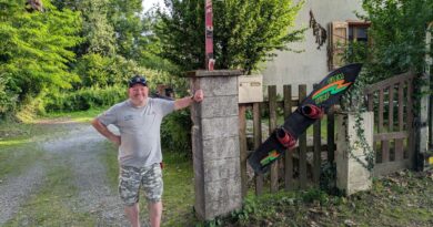 Christophe, passionné de ski, habite une maison de garde barrière à Chambéry - ici