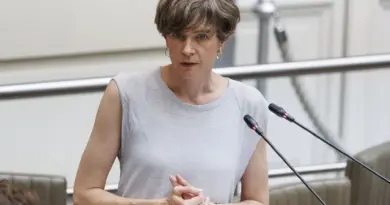 Cieltje Van Achter, ministre flamande en charge de Bruxelles, lance un plan global pour le néerlandais dans la capitale - RTBF Actus