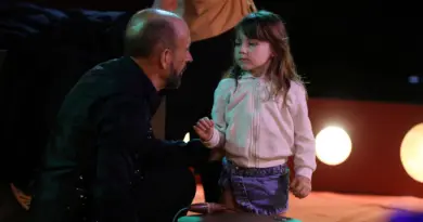 Cirque Piedon à Menton: Marylou Piedon, 3 ans et demi, fait ses premiers pas sous le chapiteau