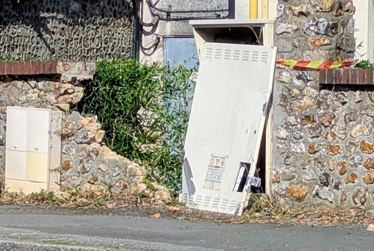 Comme ailleurs dans l'Orne, des armoires électriques ou gaz qui ne protègent de rien