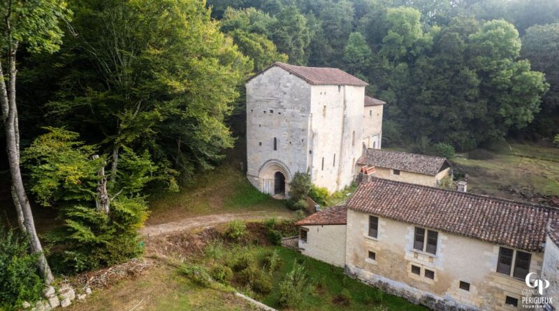 Coupoles, chapiteaux et modillons : les secrets sculptés du prieuré de Merlande en Périgord - ici