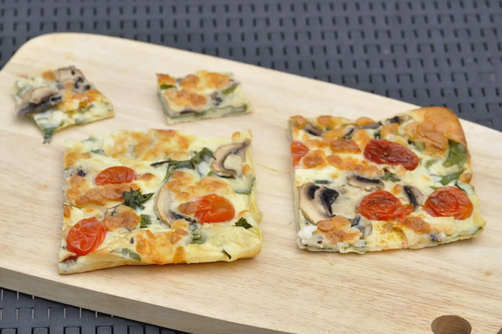 Crêpe géante garnie au four, la célèbre "crêpe pizza" - Blog cuisine avec du chocolat ou Thermomix mais pas que