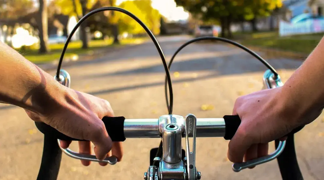 Cycliste percuté par une voiture à Dourges : un appel à témoins lancé pour retrouver le