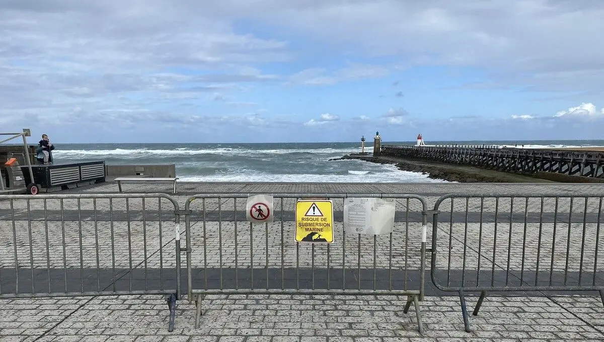 Cyclone Erin et marées : le Préfet des Landes renforce les mesures de prudence sur le littoral - ici