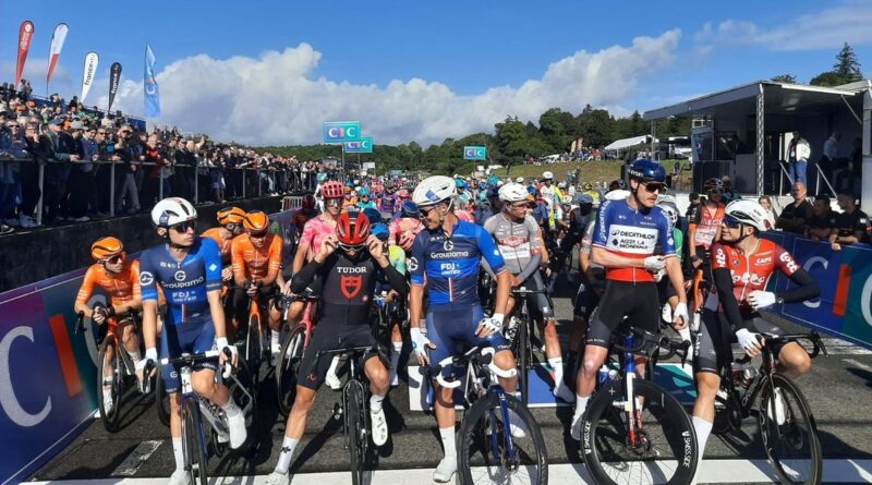 DIRECT - L'échappée a construit une belle avance, suivez la Bretagne Classic en direct