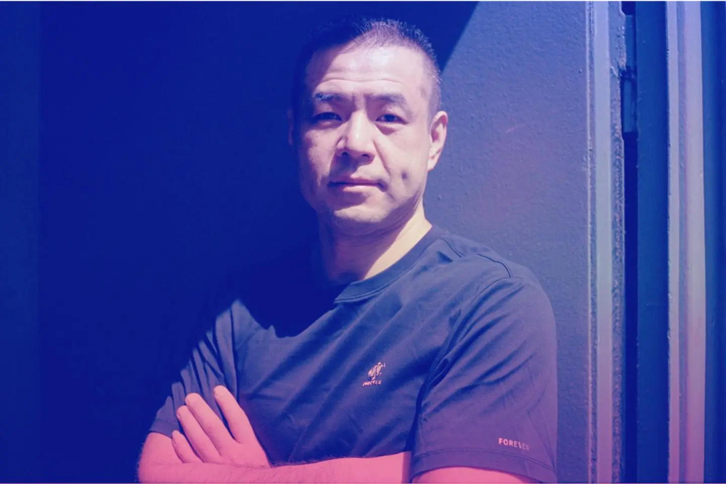 « Dans la chambre de bonne, nous étions à peine assis que mon père a déplié un alphabet français » : les premiers jours en France d’Alexandre Xu, venu de Chine